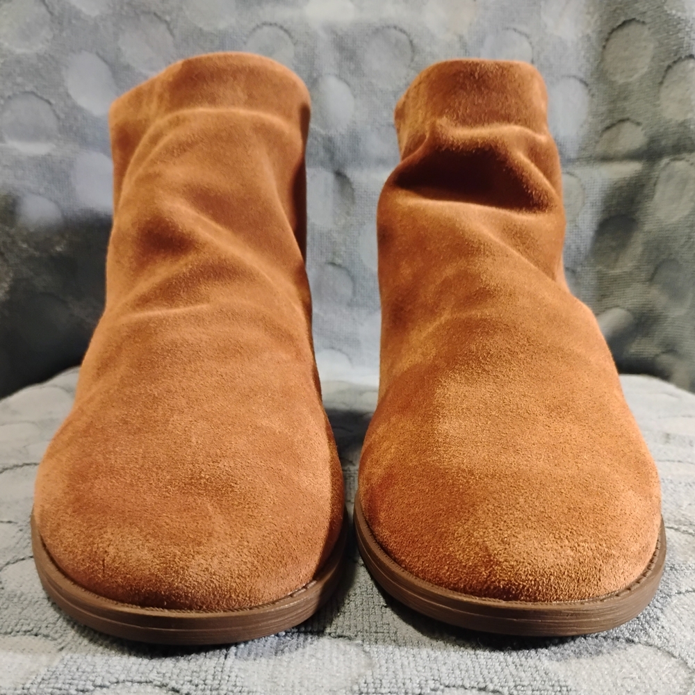 Gentle Souls By Kenneth Cole Women's Emma Suede Zip Bootie in Size 9.5 NWOT - Picture 6 of 14